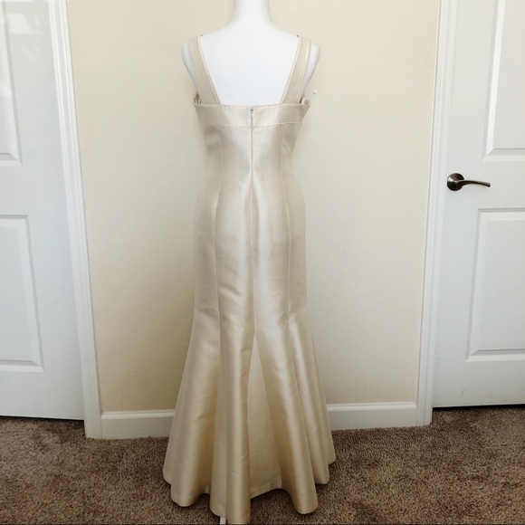 DESIGNER LIMITED EDITION WEDDING DRESS - Picture 7 of 15